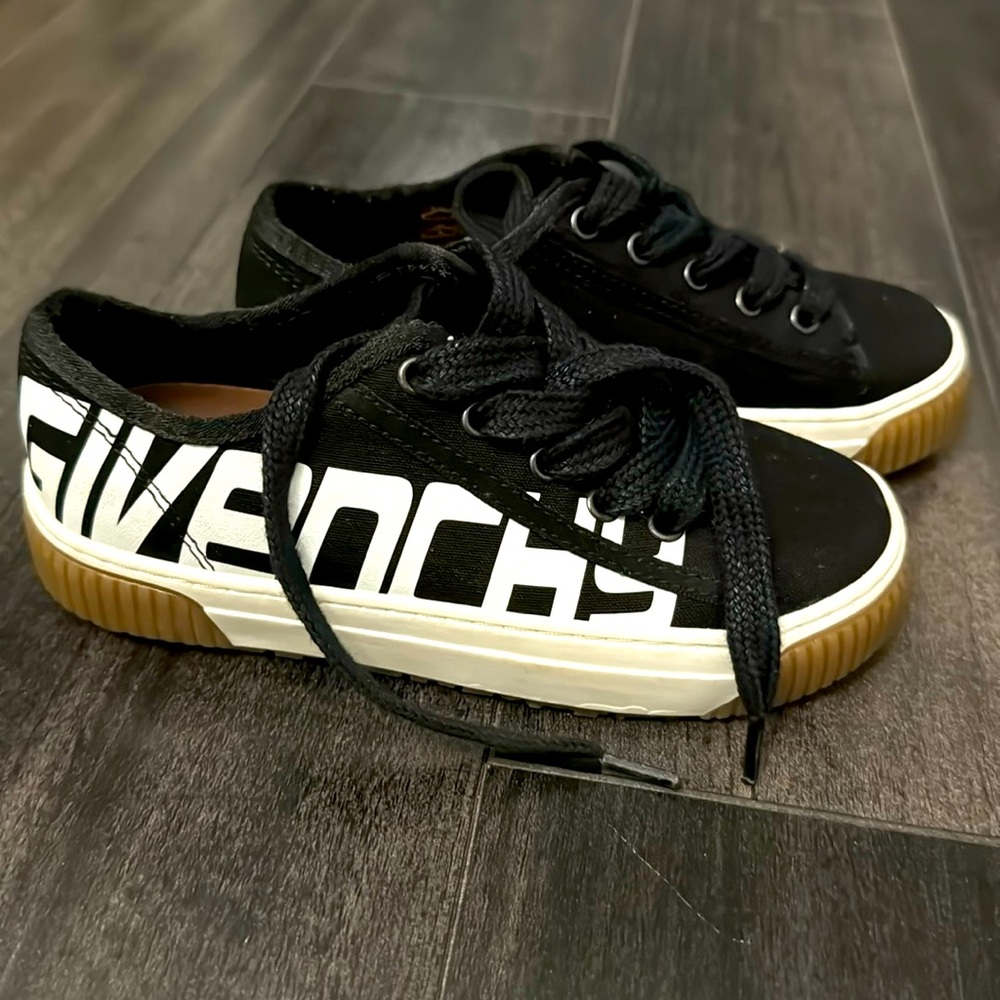 Givenchy sneakers kids size 28